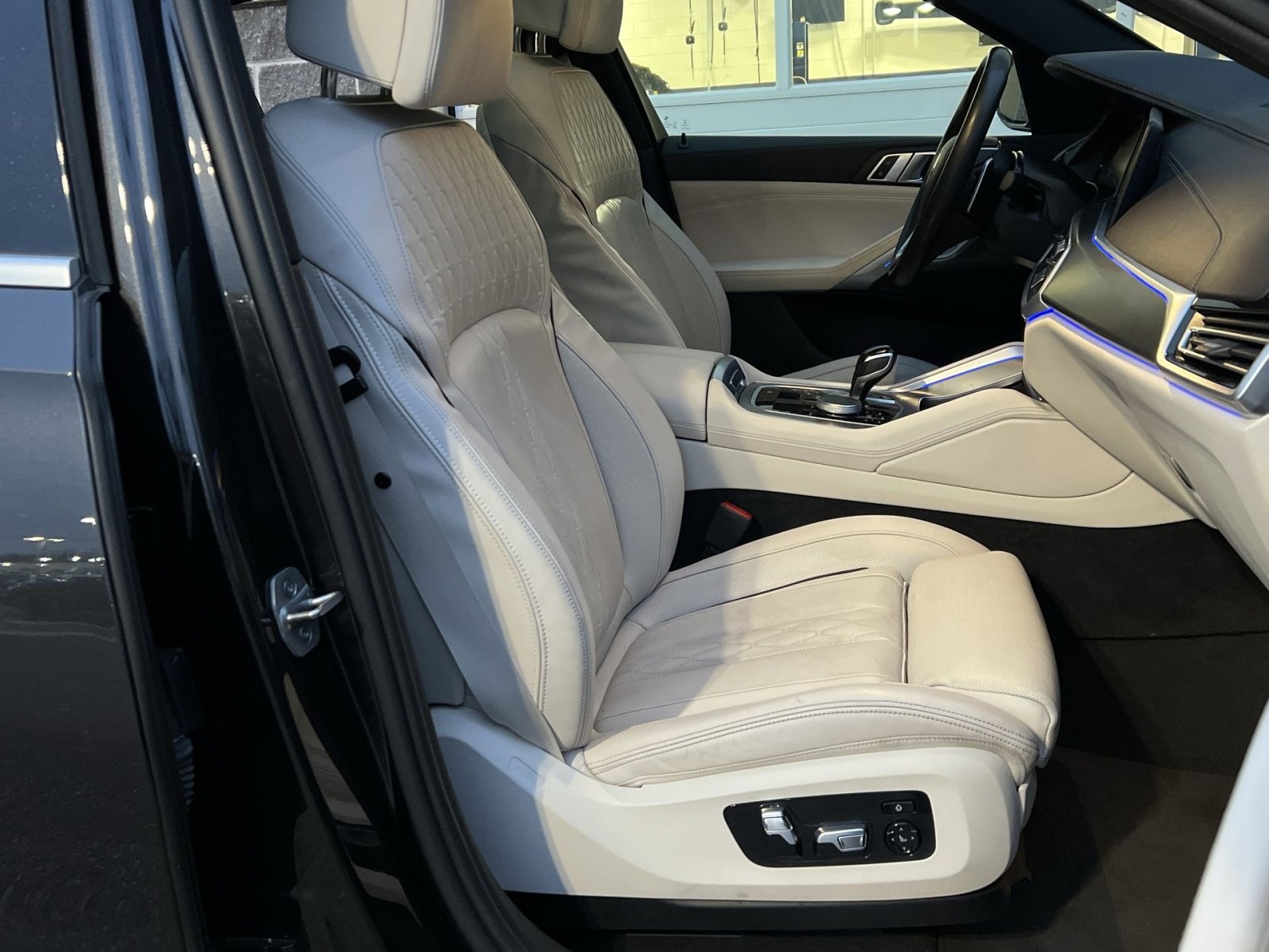 Used 2023 BMW X6 xDrive40i w/ Luxury Seating Package image 26