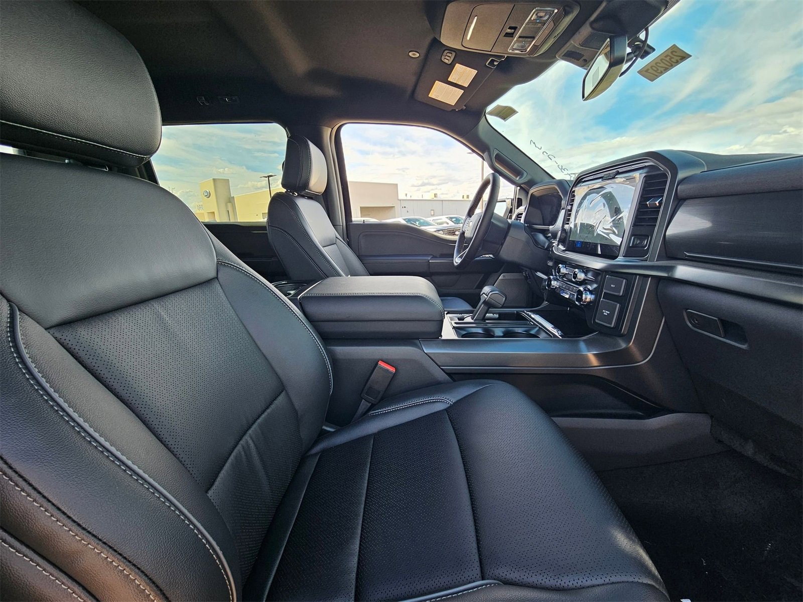 New 2025 Ford F150 Lariat w/ Equipment Group 501A Mid image 31