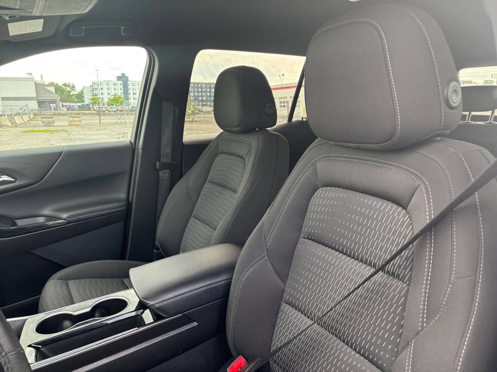 Used 2025 Chevrolet Equinox LT FWD image 33