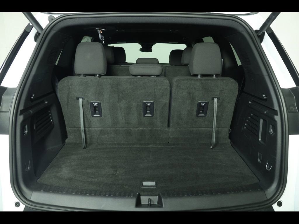 Used 2025 GMC Acadia Elevation image 13