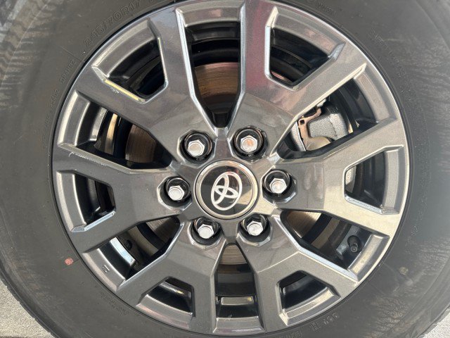 Used 2025 Toyota 4Runner SR5 AWD/4WD image 5