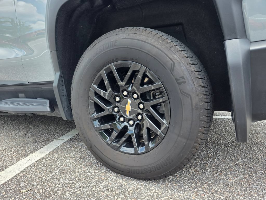 Used 2026 Chevrolet Silverado EV LT AWD/4WD image 32