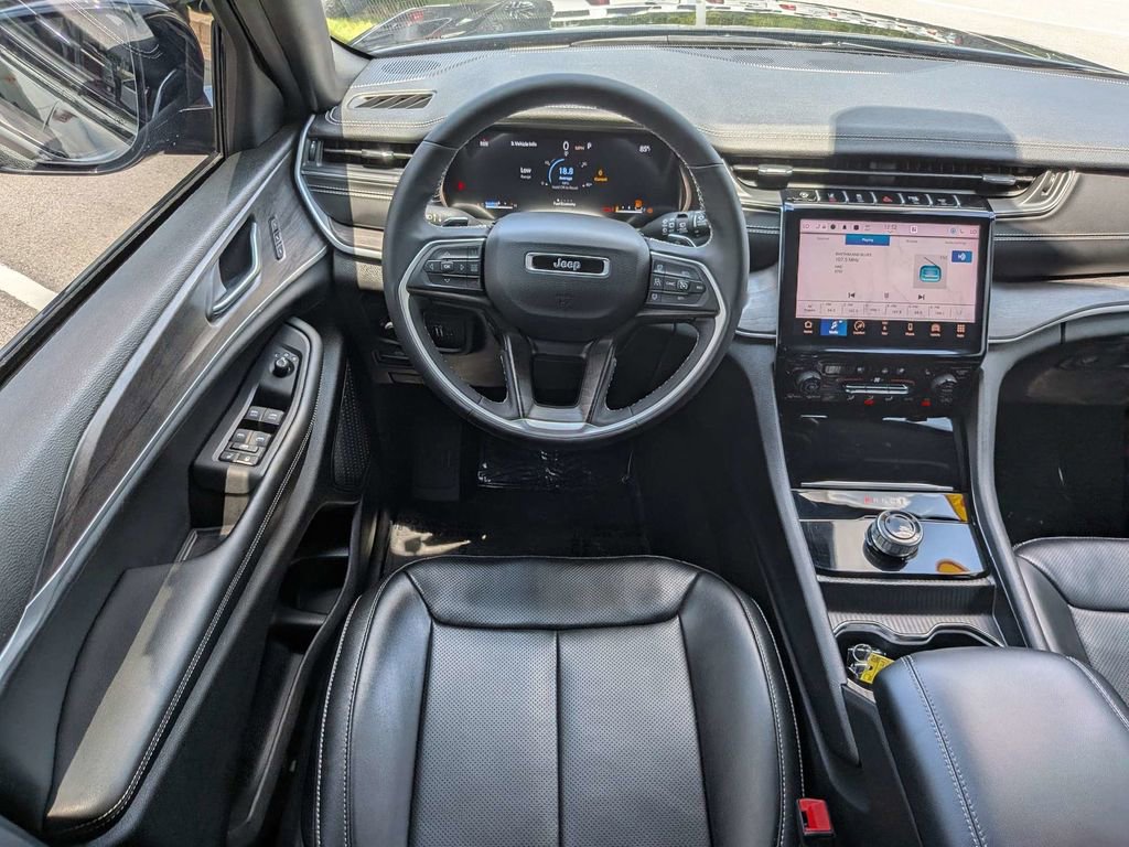 Used 2024 Jeep Grand Cherokee L Limited w/ Luxury Tech Group II RWD image 15