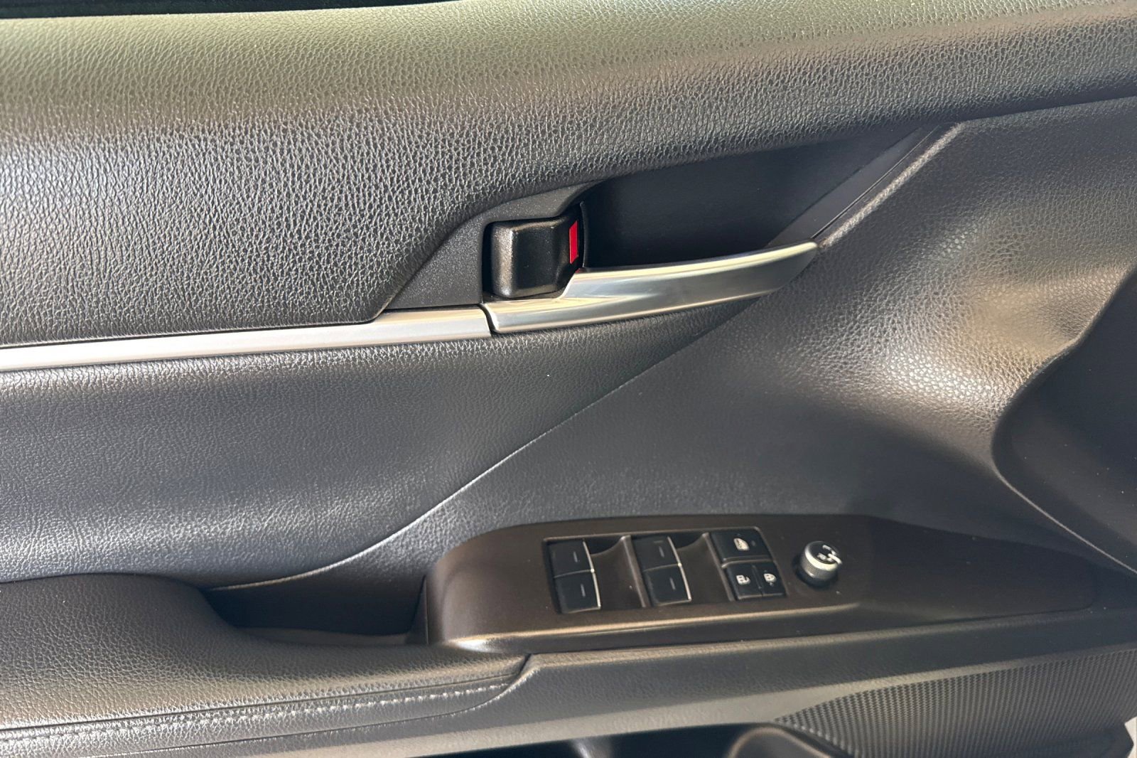 Used 2023 Toyota Camry XLE image 10