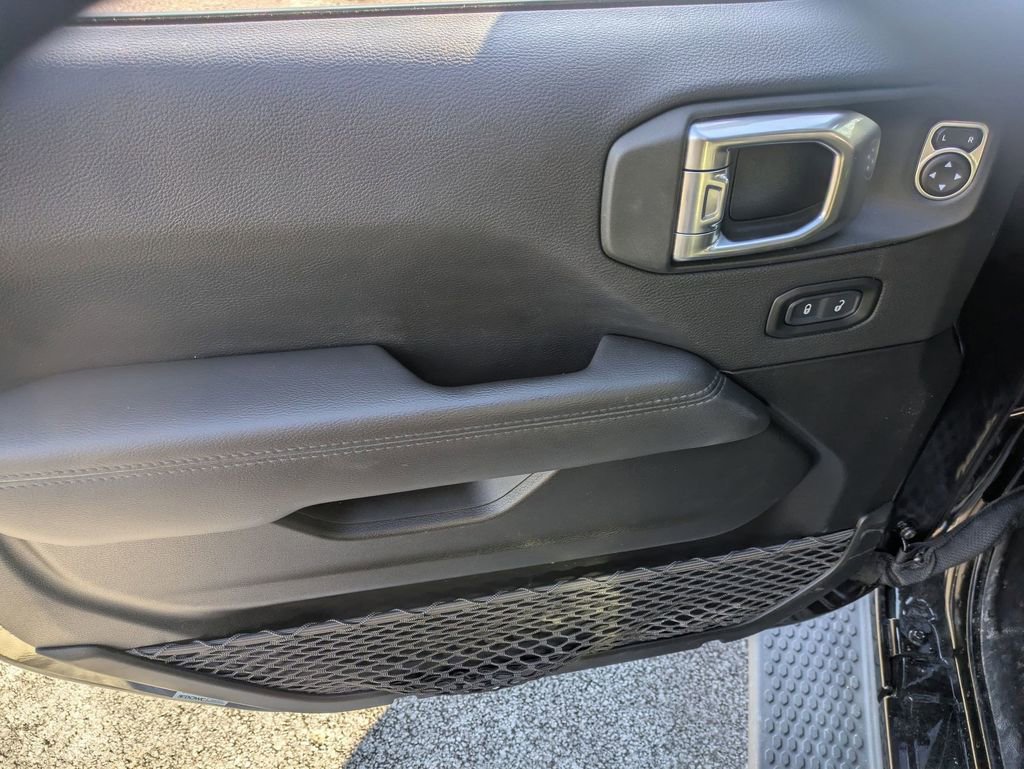 Used 2022 Jeep Wrangler Unlimited Sahara image 9