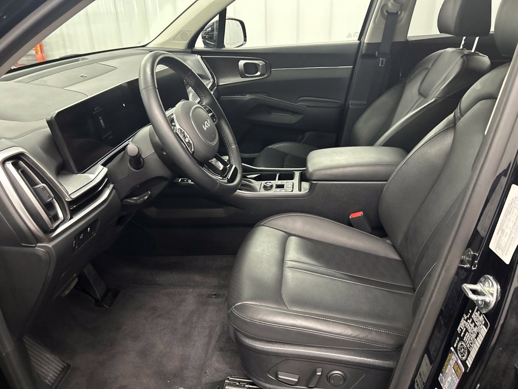Used 2025 Kia Sorento EX AWD/4WD image 10
