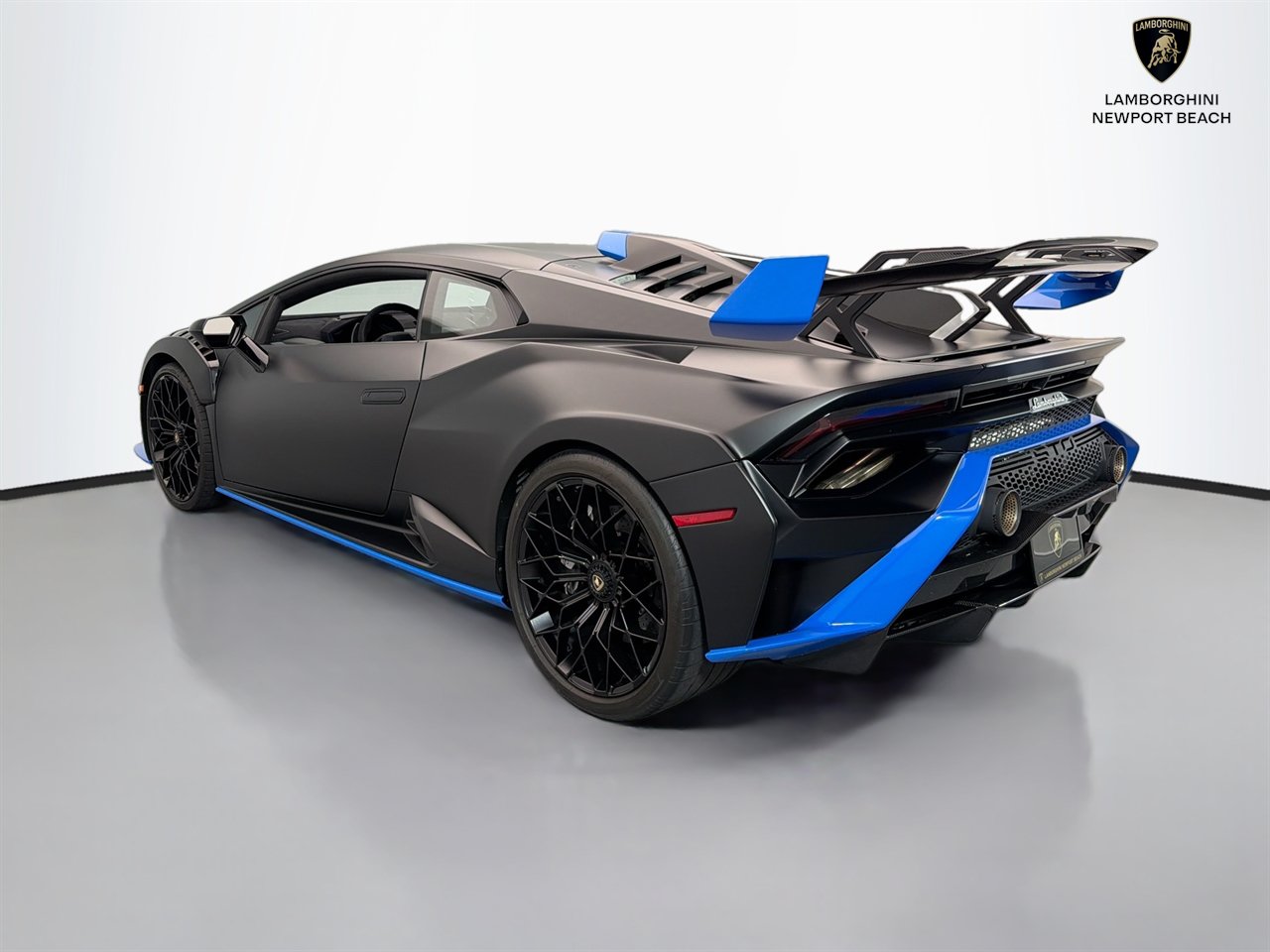 Used 2024 Lamborghini Huracan STO RWD image 23