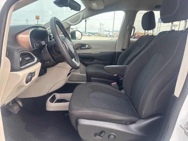 Used 2024 Chrysler Voyager LX image 2