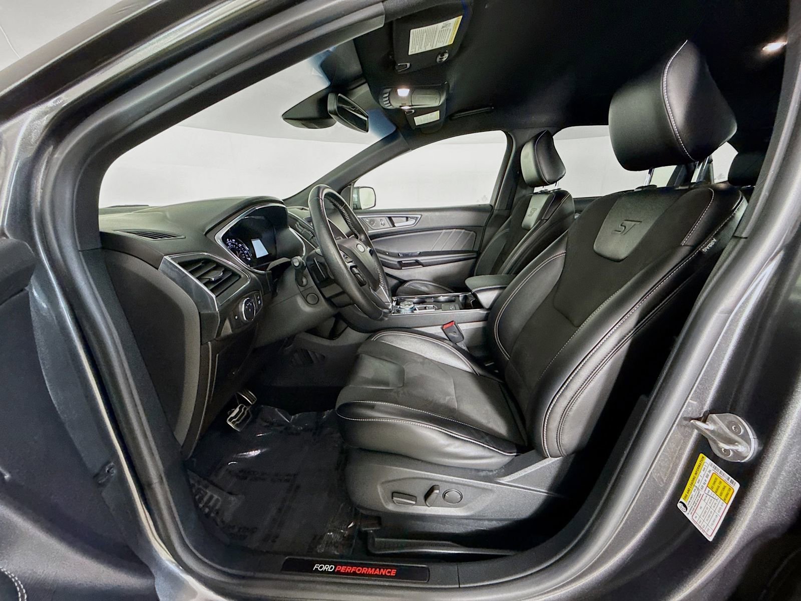 Used 2020 Ford Edge ST image 22