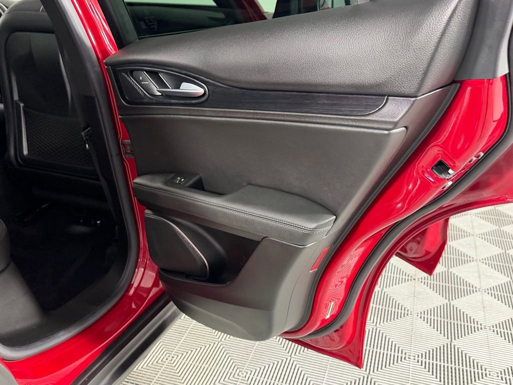 Used 2023 Alfa Romeo Stelvio Sprint image 31