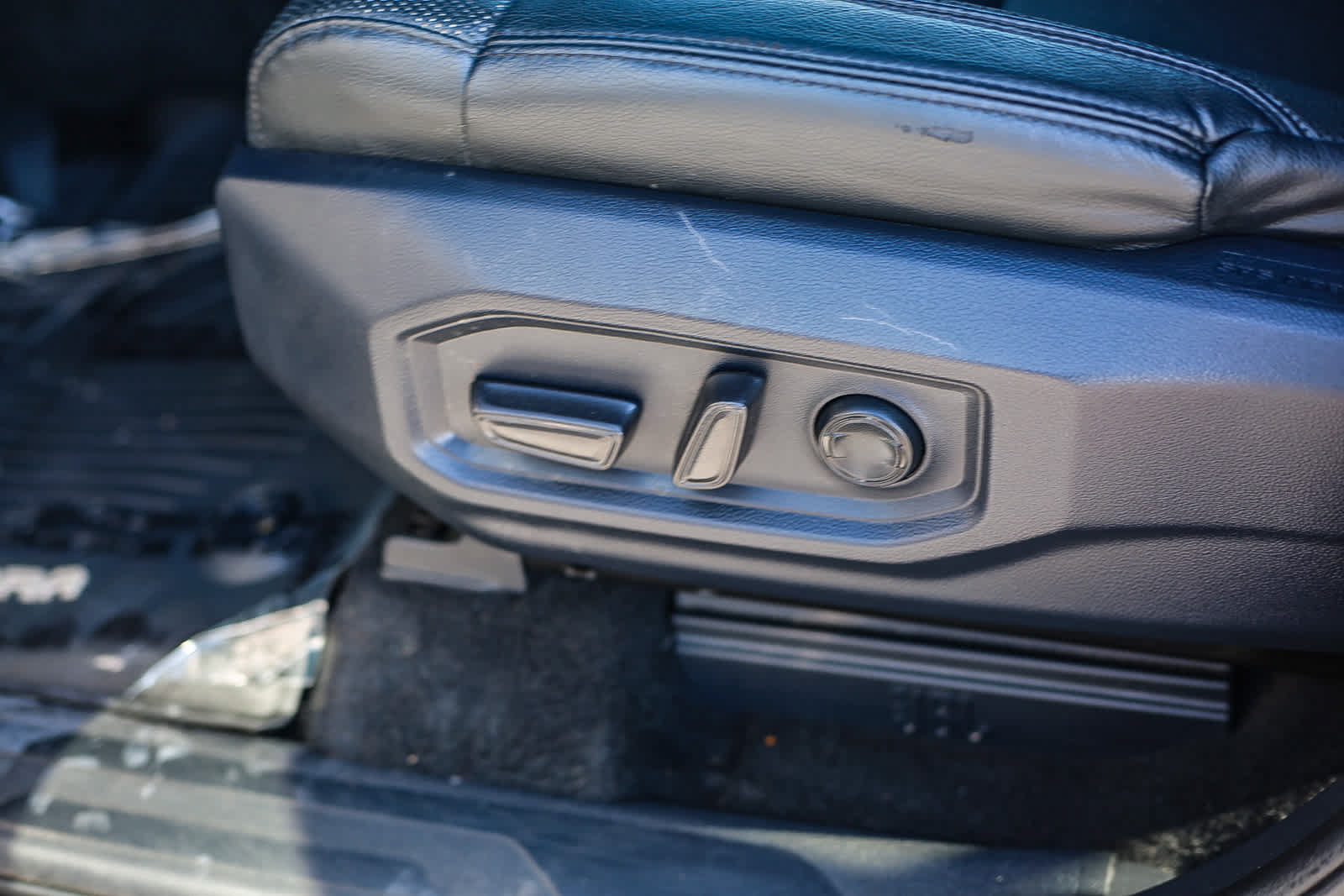 Used 2024 Toyota Tundra Limited AWD/4WD image 19