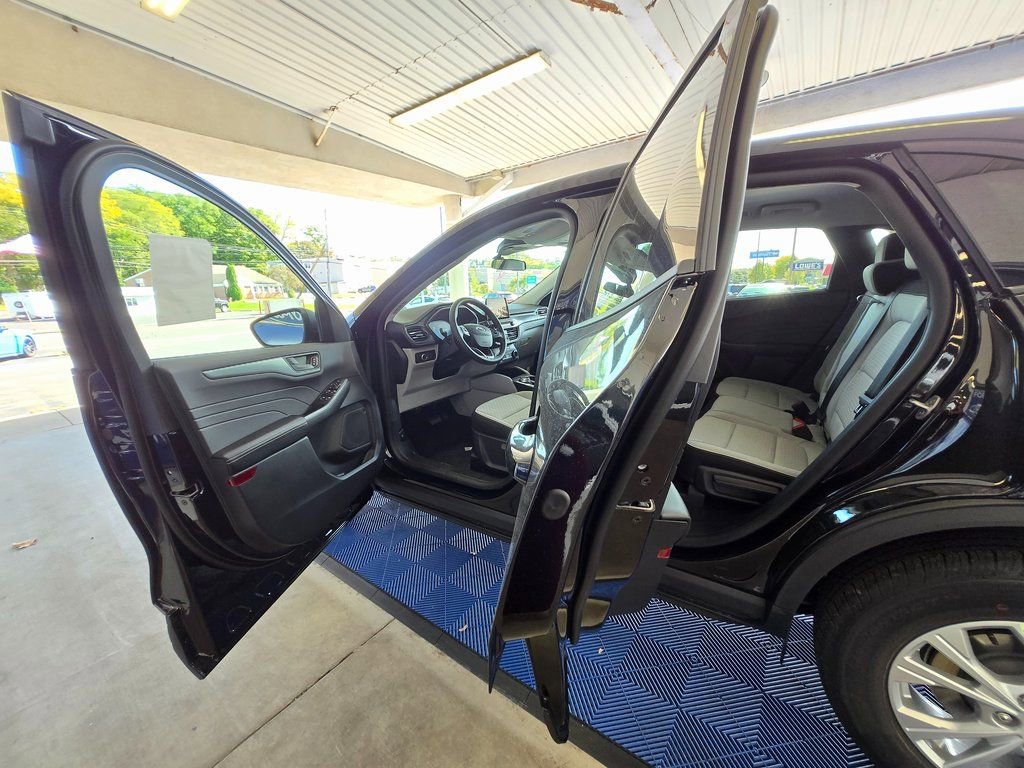 New 2025 Ford Escape Active image 22