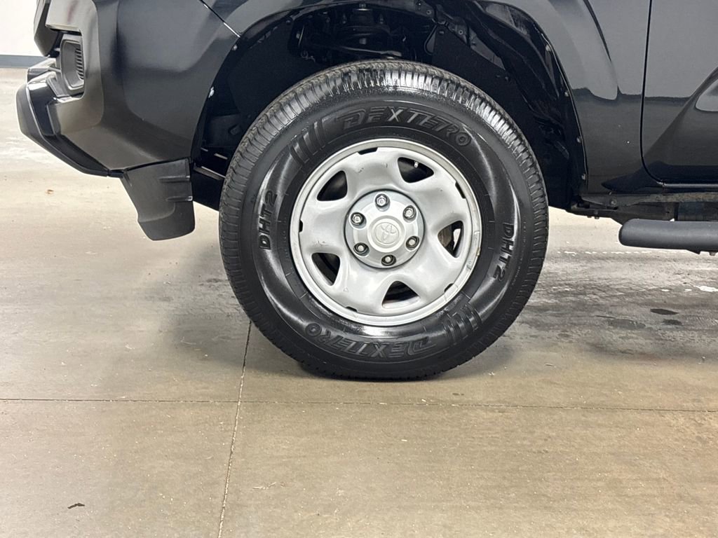 Used 2018 Toyota Tacoma SR image 10