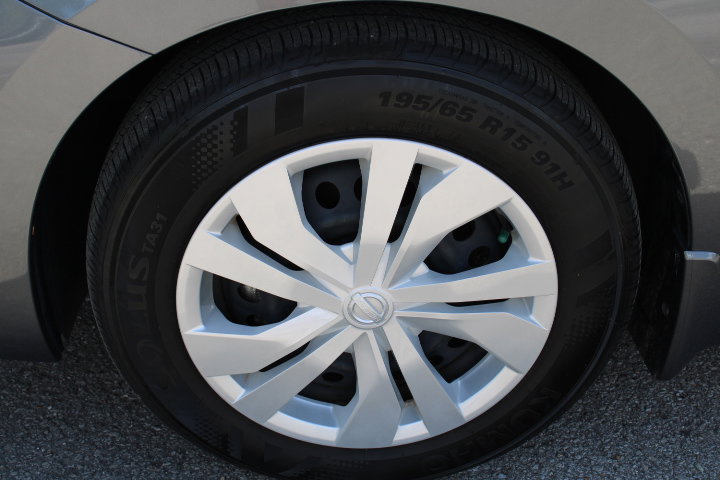 Used 2024 Nissan Versa S w/ Trunk Package FWD image 11