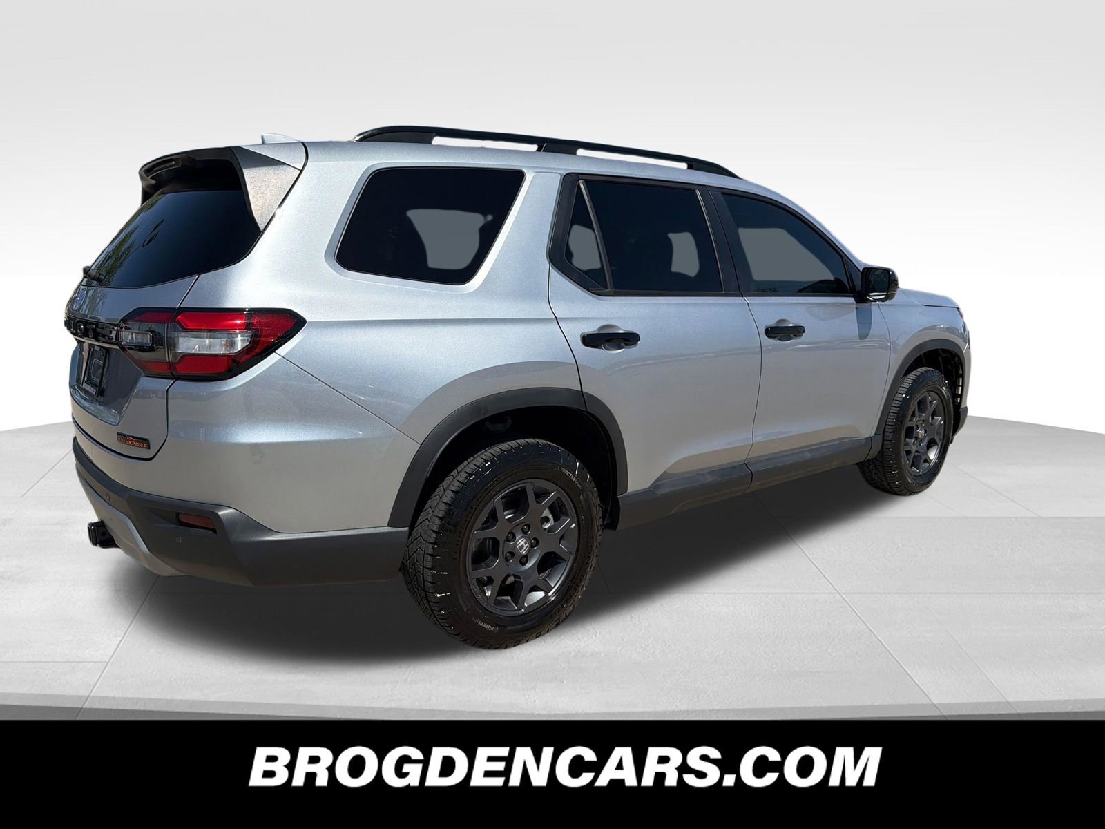 Certified 2025 Honda Pilot TrailSport image 3