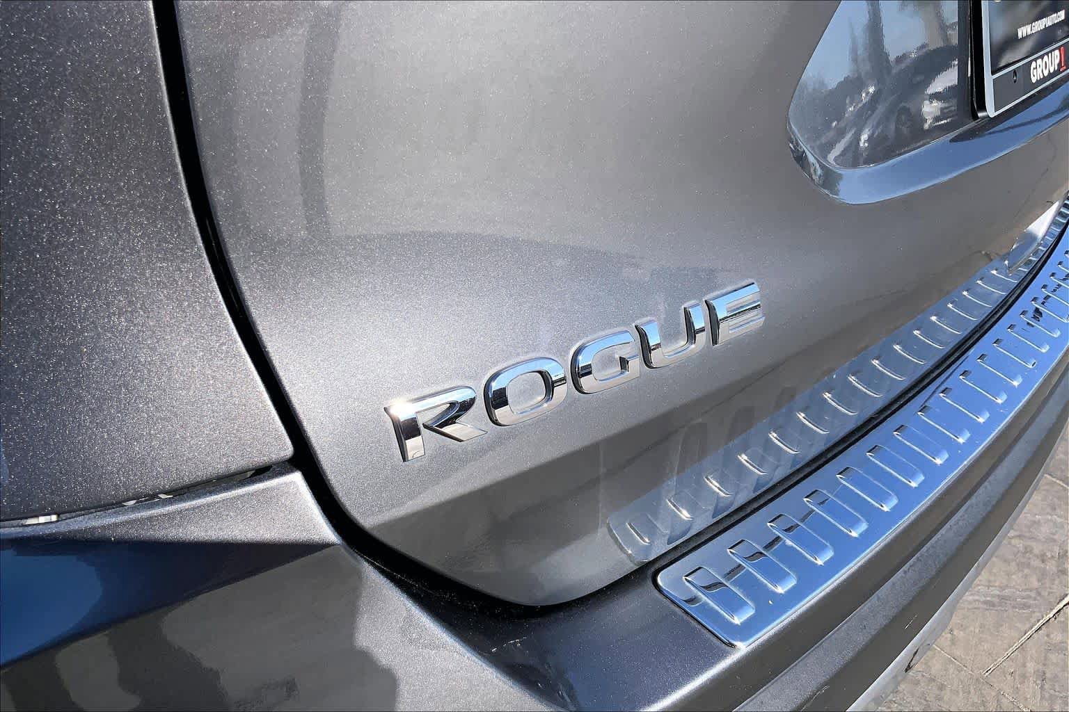 Used 2018 Nissan Rogue SV image 10