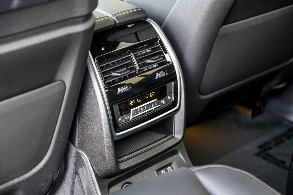 New 2026 BMW X7 M60i image 23