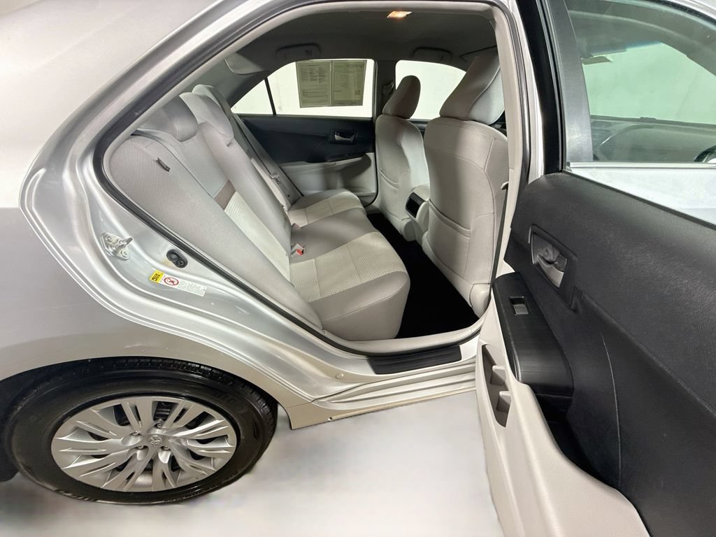Used 2013 Toyota Camry LE FWD image 23
