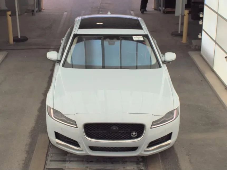 Used 2018 Jaguar XF Portfolio image 3