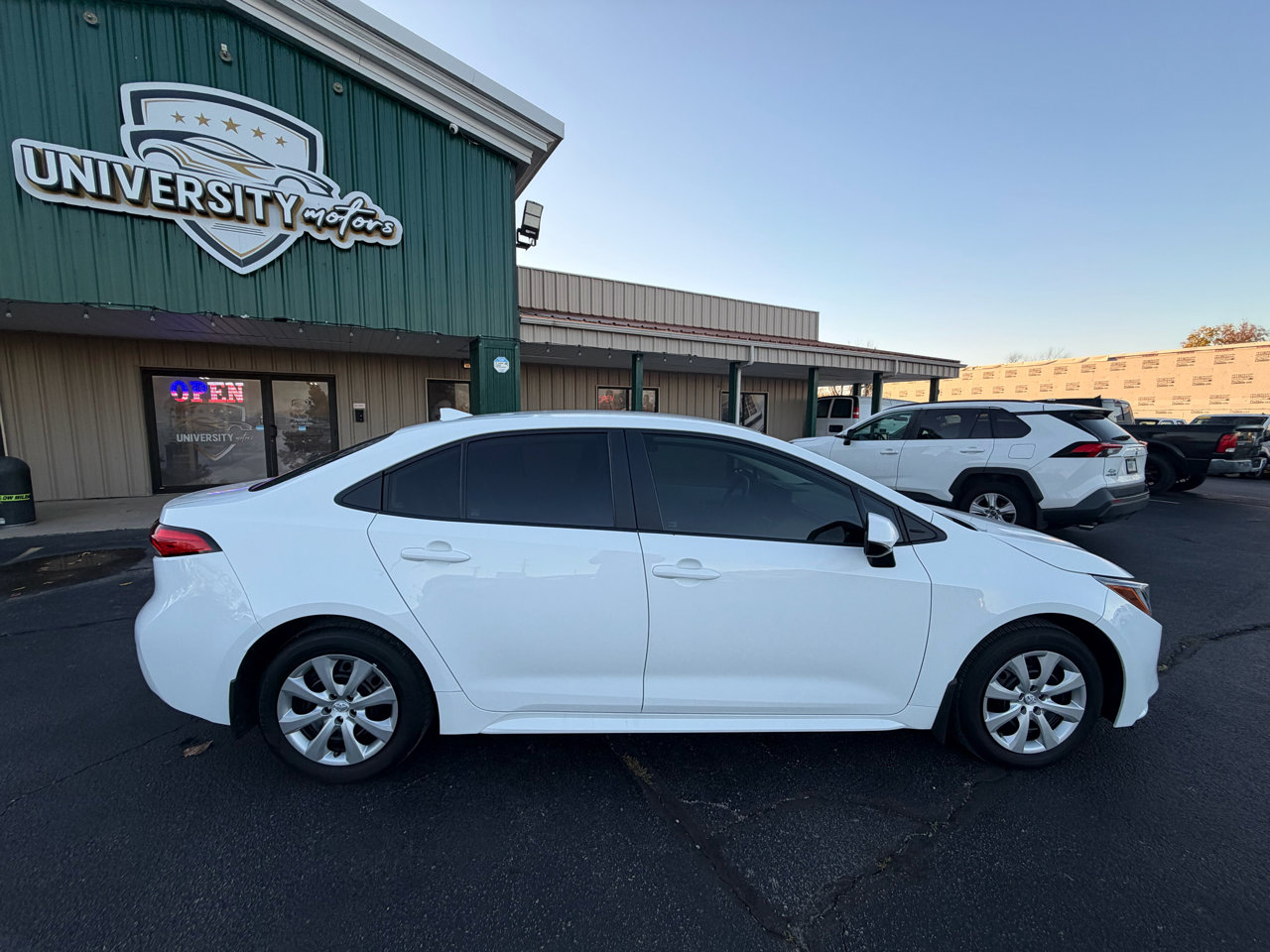 Used 2024 Toyota Corolla LE image 2