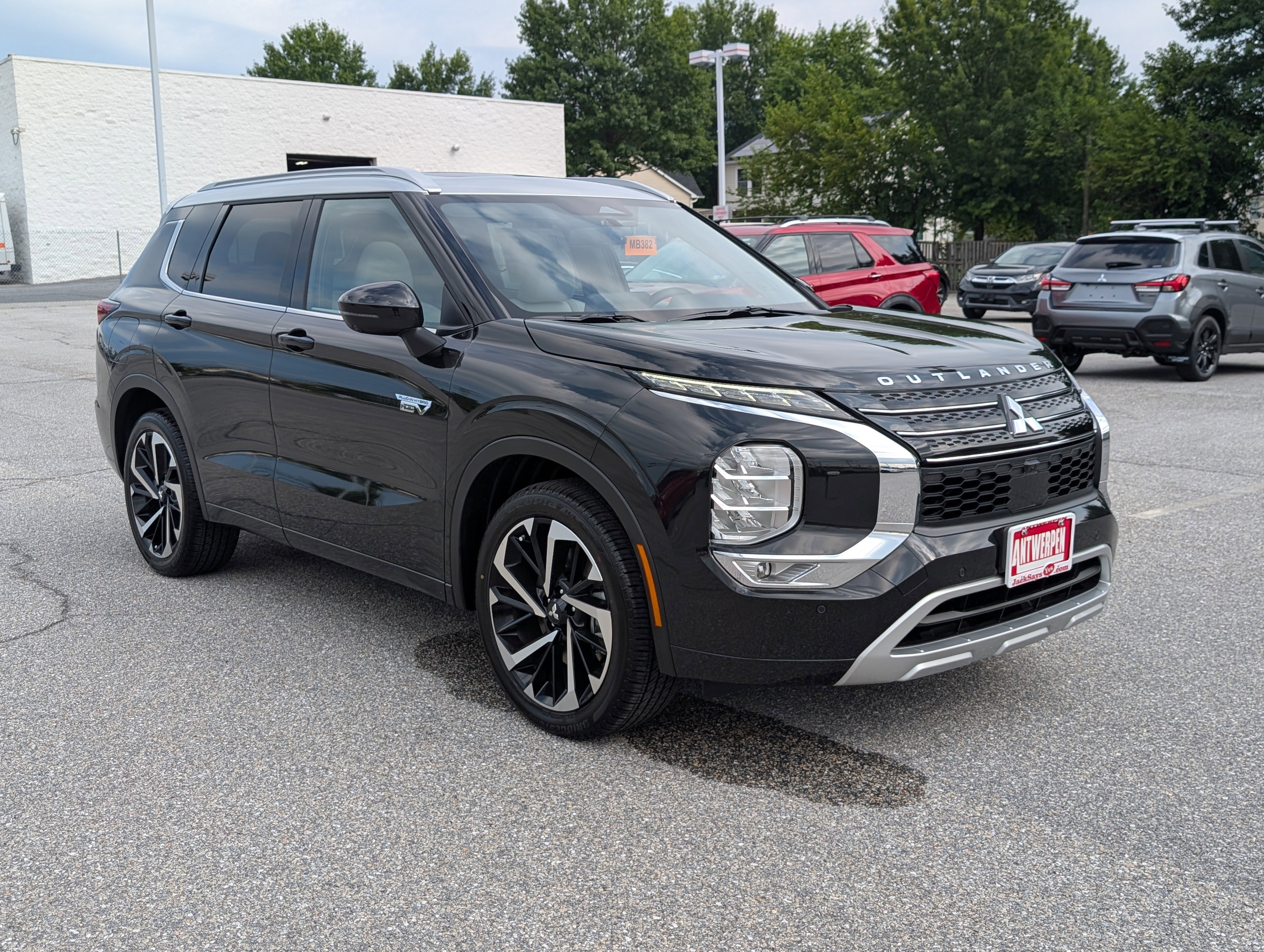 New 2025 Mitsubishi Outlander SEL image 3