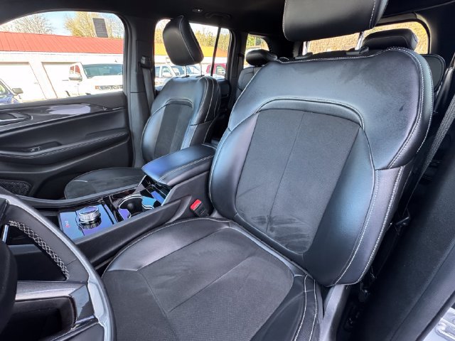 Used 2023 Jeep Grand Cherokee Altitude AWD/4WD image 32