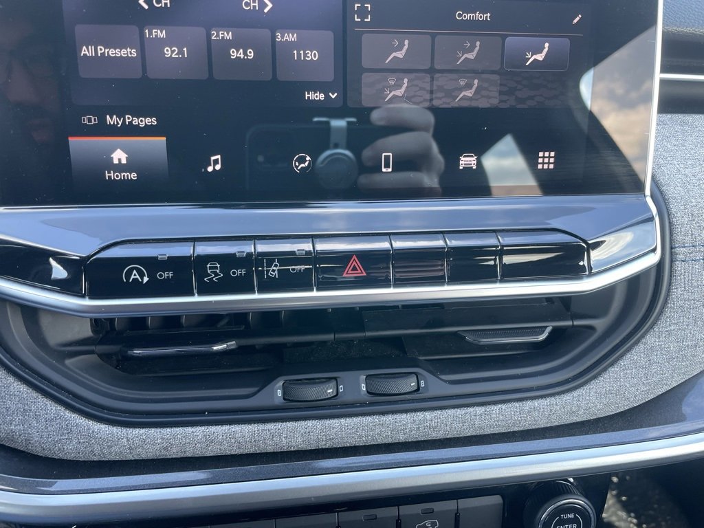 Used 2024 Jeep Compass Latitude image 11