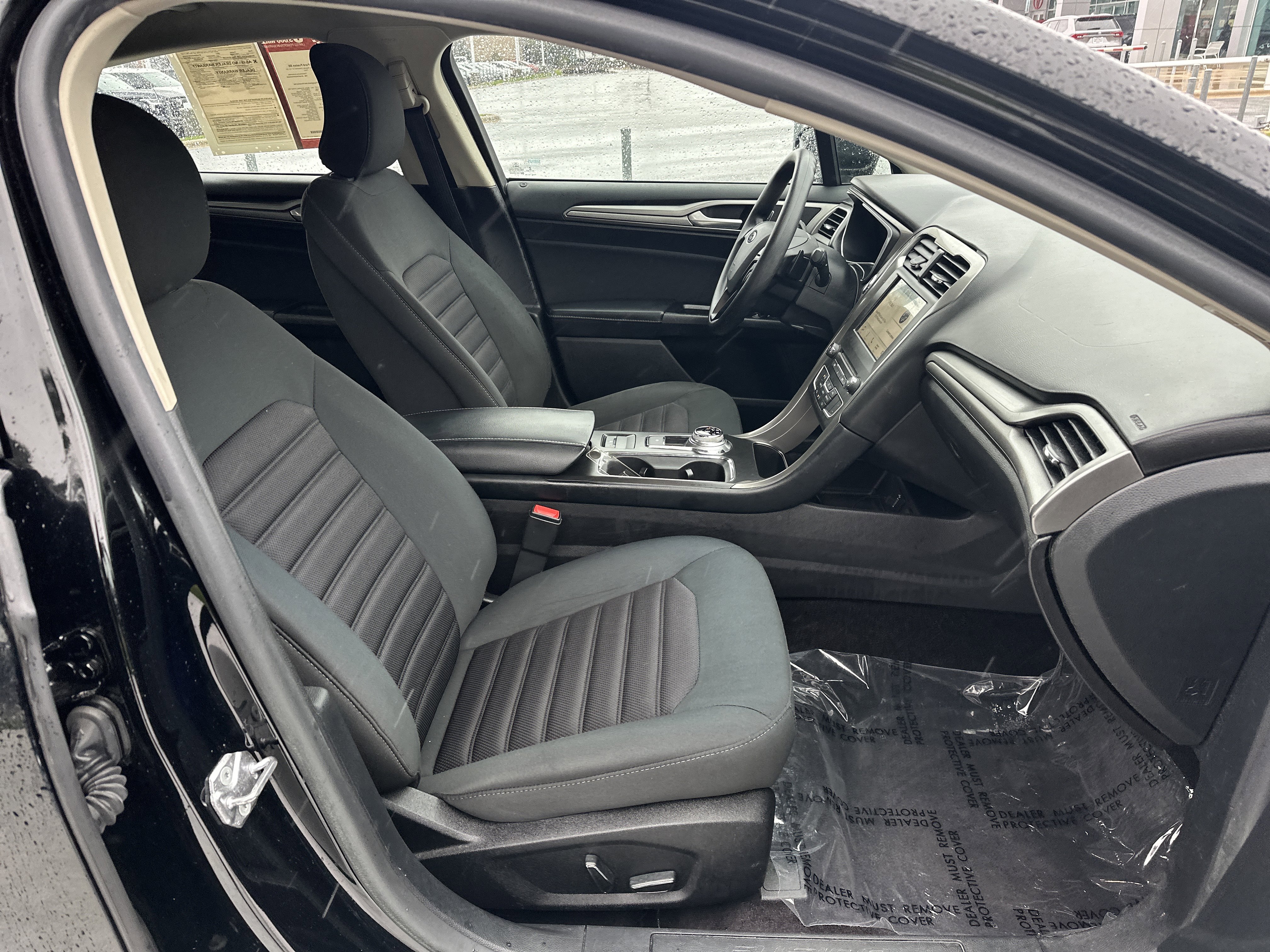 Used 2017 Ford Fusion SE w/ Fusion SE Technology Package image 32