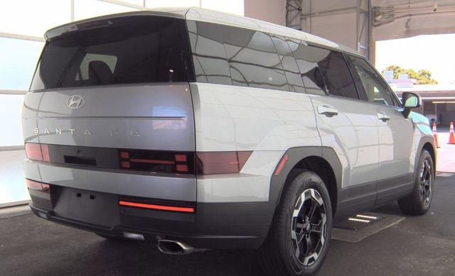 Used 2024 Hyundai Santa Fe SE image 3