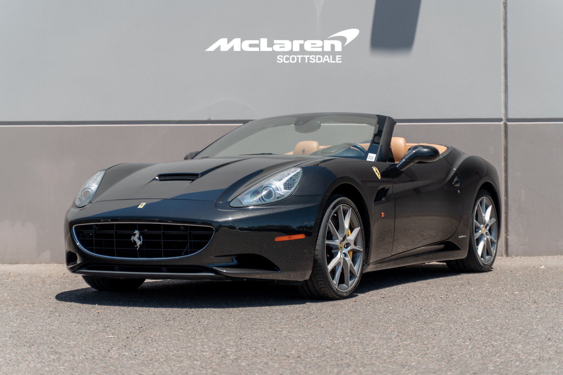 Used 2014 Ferrari California RWD image 3