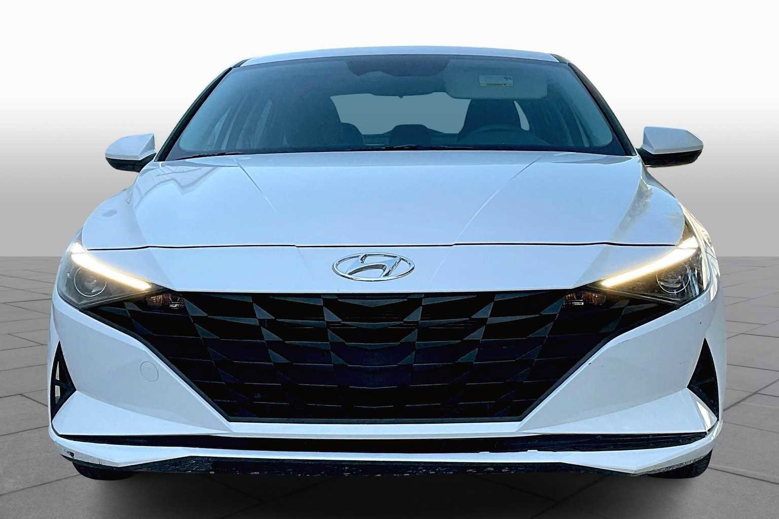 Used 2023 Hyundai Elantra Blue image 2