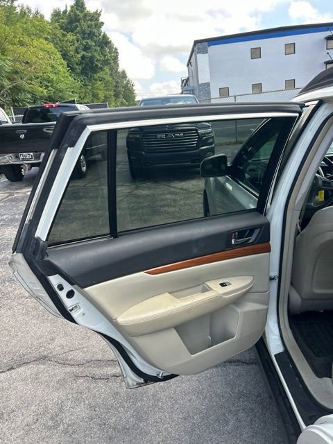 Used 2013 Subaru Outback 2.5i Limited w/ Moonroof Pkg AWD/4WD image 28