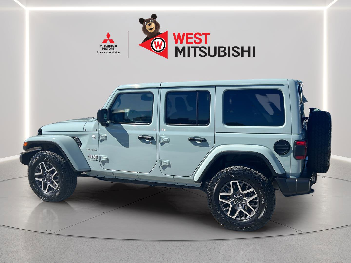 Used 2024 Jeep Wrangler Sahara image 8
