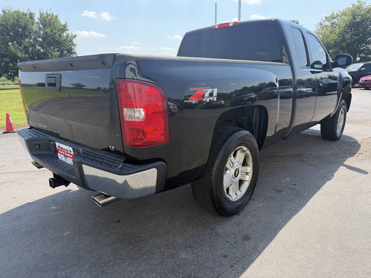 Used 2008 Chevrolet Silverado 1500 LT w/ Towing Package AWD/4WD image 7