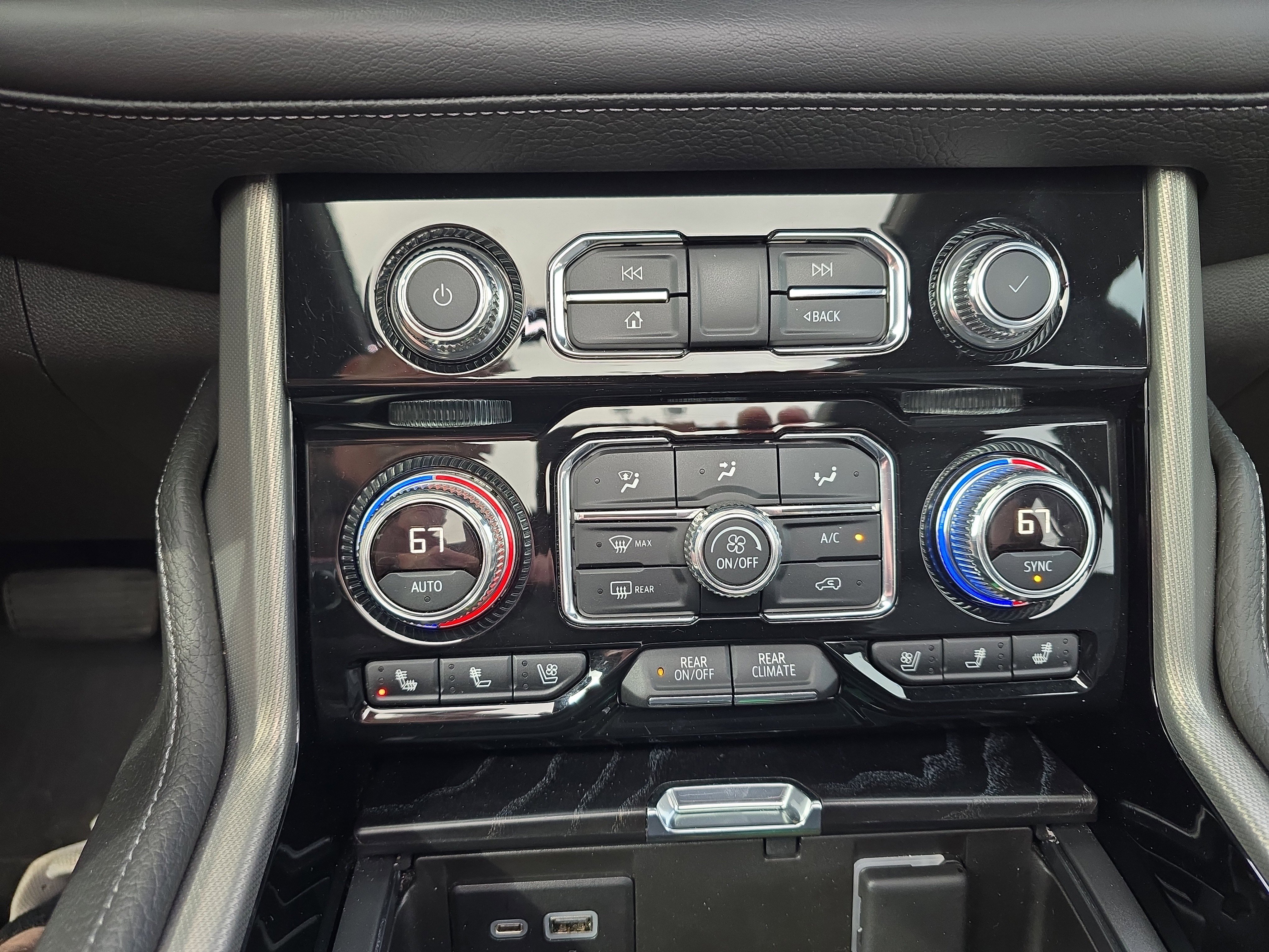 Used 2021 GMC Yukon Denali w/ Denali Premium Package AWD/4WD image 26