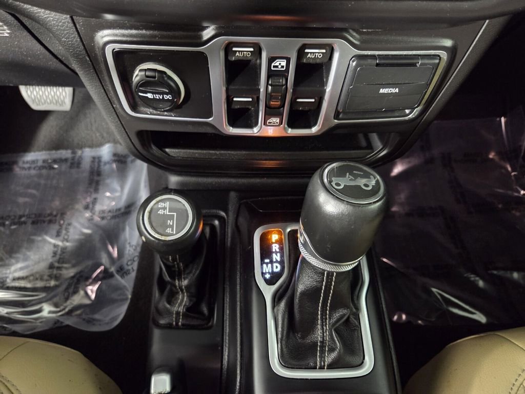 Used 2018 Jeep Wrangler Unlimited Sahara w/ Safety Group image 21