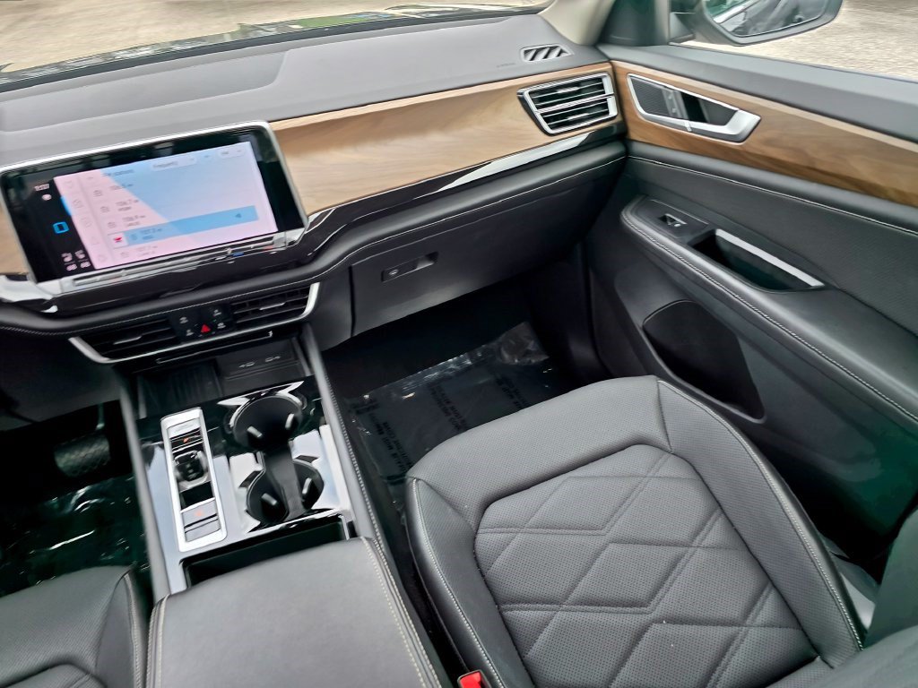 Used 2025 Volkswagen Atlas SE FWD image 37