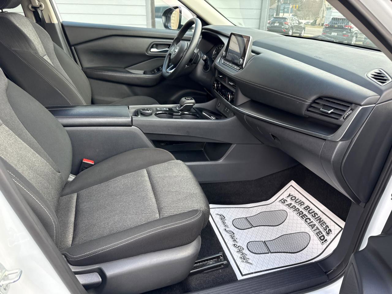 Used 2024 Nissan Rogue SV image 8