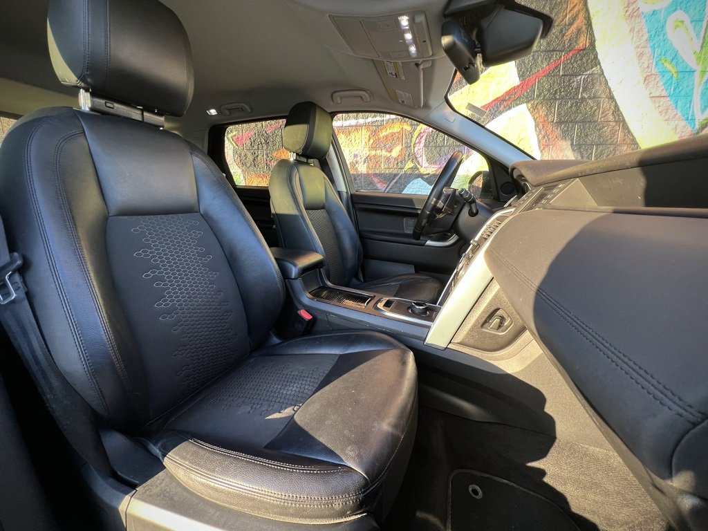 Used 2019 Land Rover Discovery Sport SE image 31
