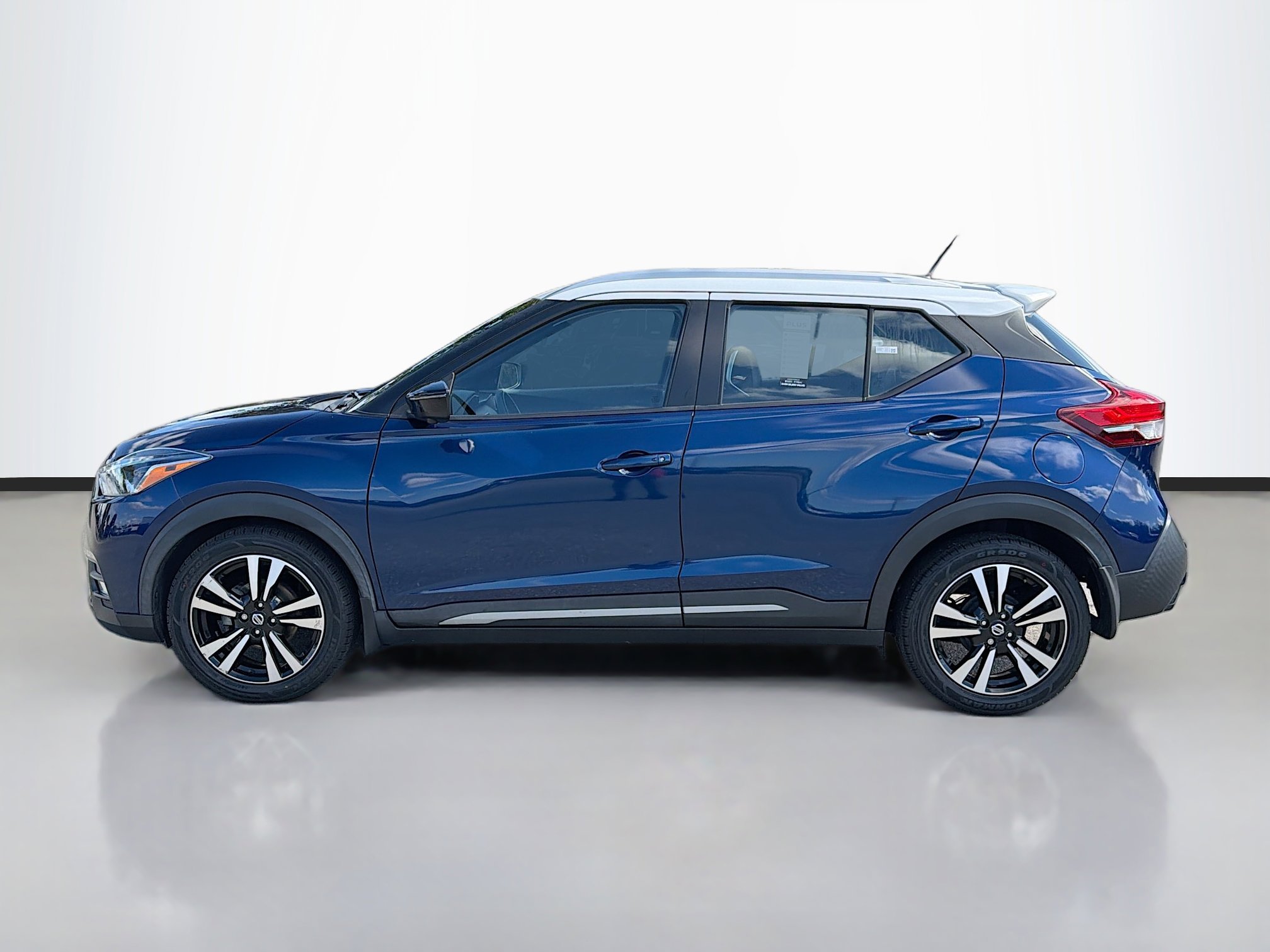 Used 2020 Nissan Kicks SR w/ SR Premium Package image 6
