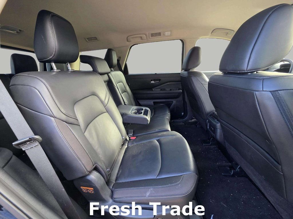 Used 2025 Nissan Pathfinder SL image 9