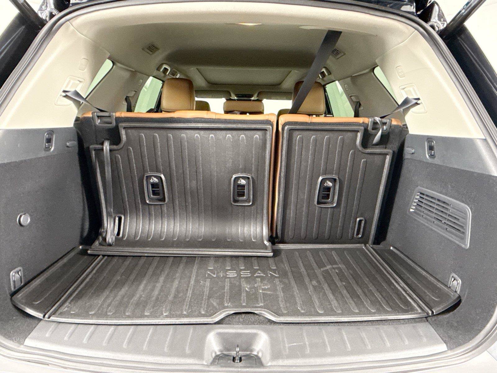 Used 2022 Nissan Pathfinder Platinum w/ Cargo Package AWD/4WD image 37