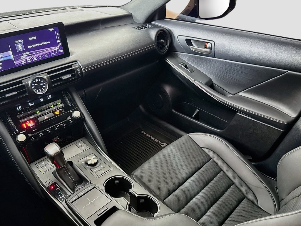 Used 2024 Lexus IS 500 RWD image 26
