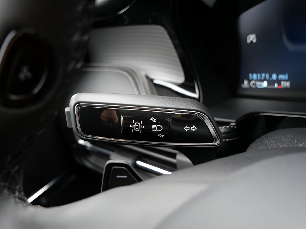 Used 2024 Lincoln Corsair AWD w/ Equipment Group 101A image 19