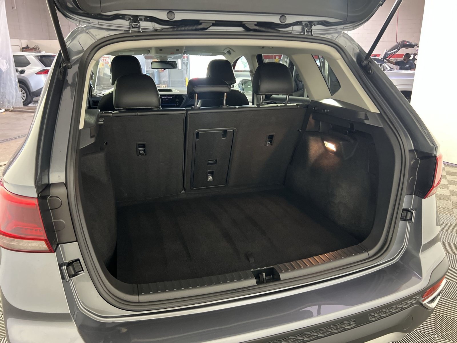 Used 2022 Volkswagen Taos SE w/ Driver Assistance Package AWD/4WD image 26