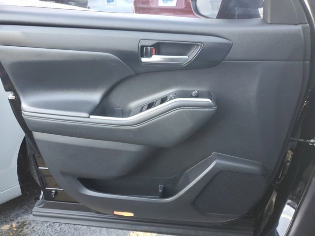 Used 2021 Toyota Highlander XLE FWD image 16