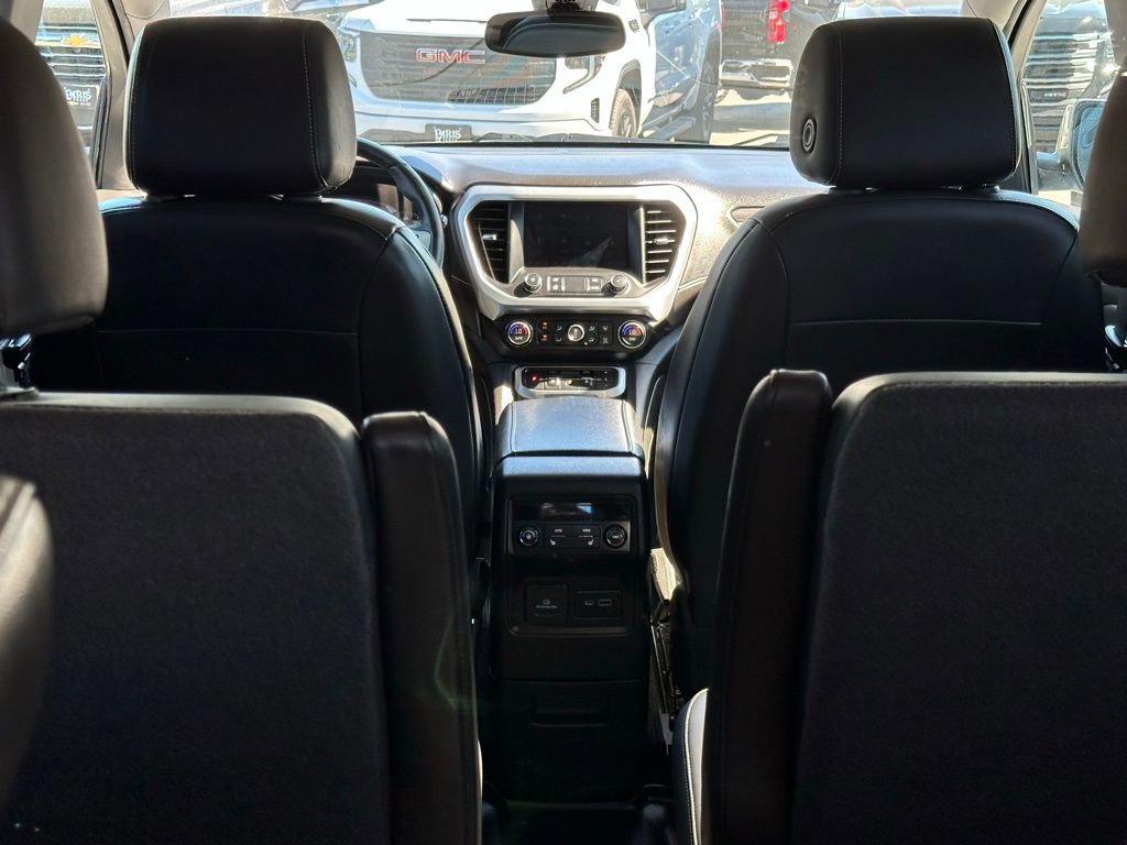 Certified 2023 GMC Acadia SLT w/ Preferred Package image 9
