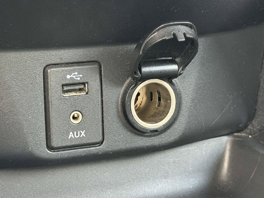 Used 2015 Nissan Rogue SV AWD/4WD image 40