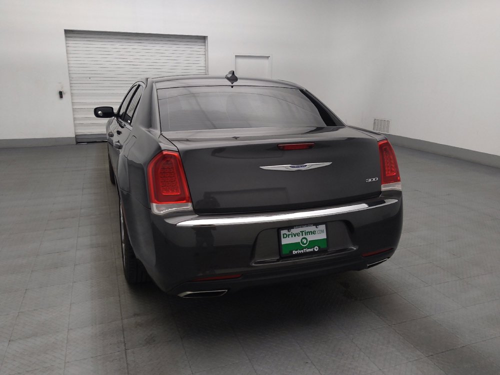 Used 2019 Chrysler 300 Touring w/ Quick Order Package 2EF RWD image 6