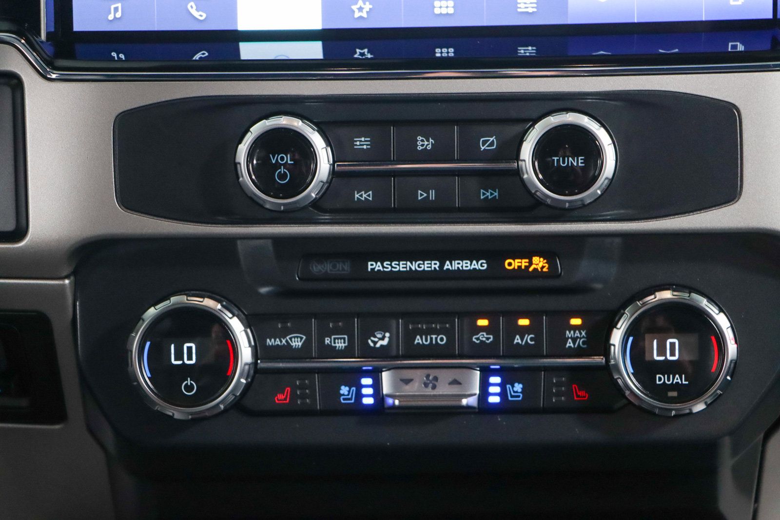 Used 2022 Ford F250 Lariat w/ Black Appearance Pkg image 21